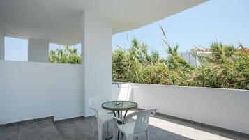 Junior Double Room, Balcony | Outdoor dining