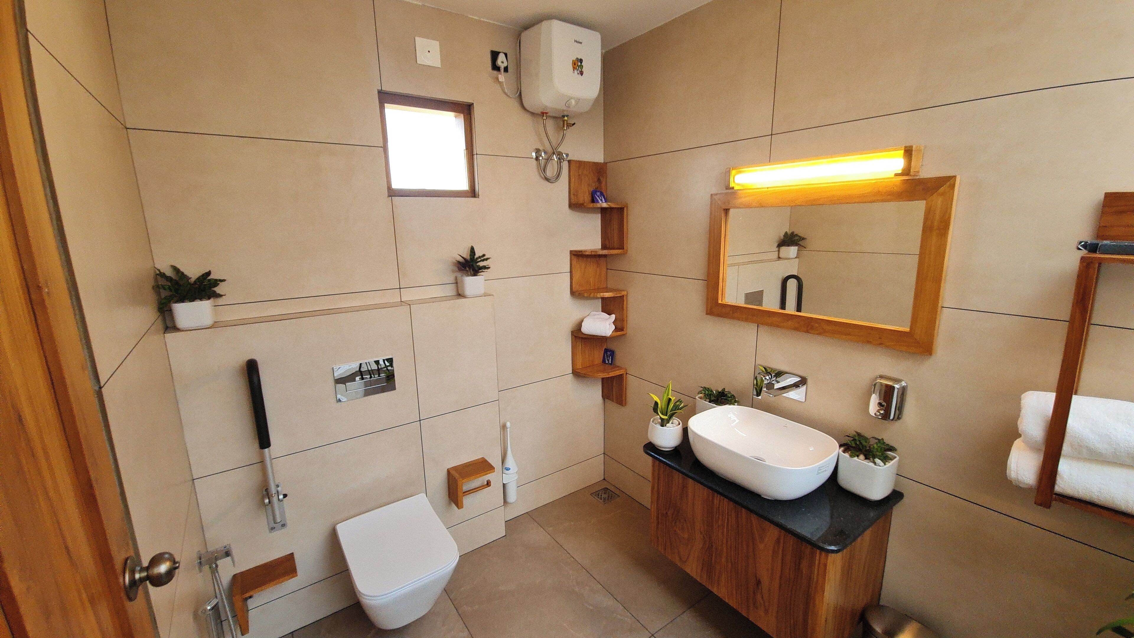 Luksushuvila, näköala puutarhaan | Kylpyhuone