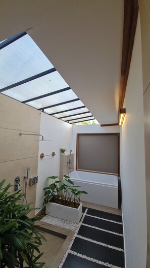 Luxury Villa, Garden View | Bilik Mandi