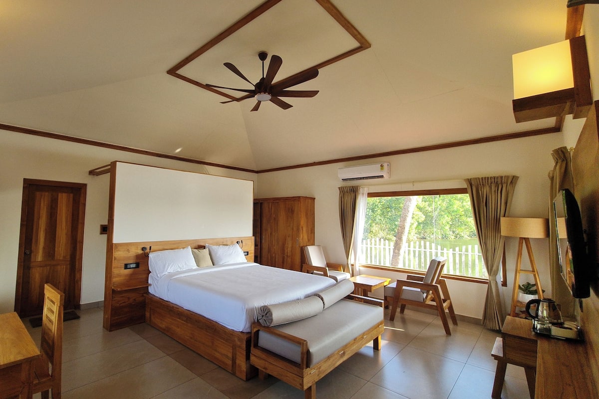 Luxury Villa, Garden View