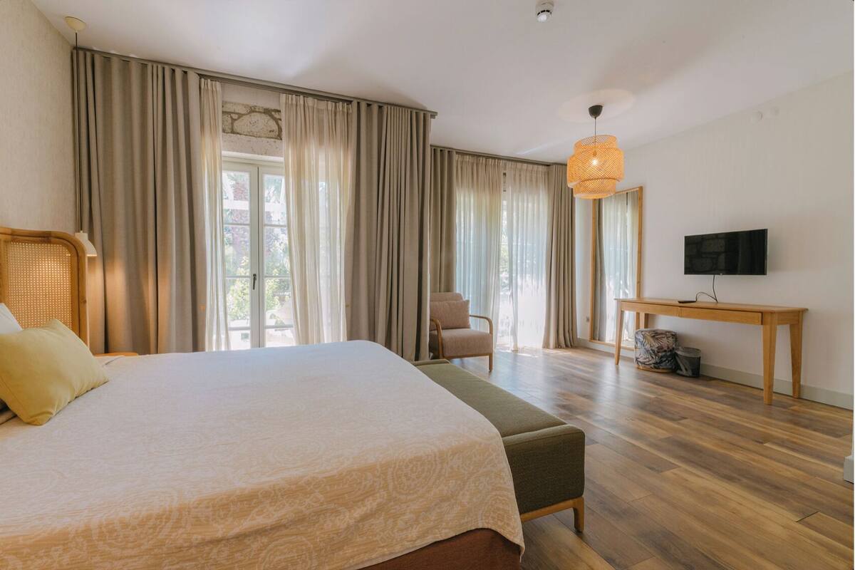 Deluxe Double Room, Patio, Pool View