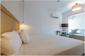 Superior Double Room, City View | Peti besi dalam bilik, langsir/tirai gelap terus, Wi-fi percuma 