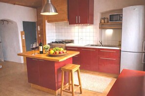 Private kitchen - L'instant montagne-T2 center Briançon-mountain view-700m from ski lifts. (Briançon)