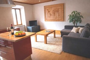 Living area - L'instant montagne-T2 center Briançon-mountain view-700m from ski lifts. (Briançon)