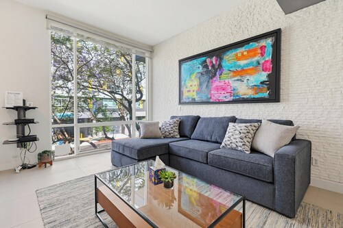 Modern Urban Row Home * 2 Blocks to San Diego Bay * A/C