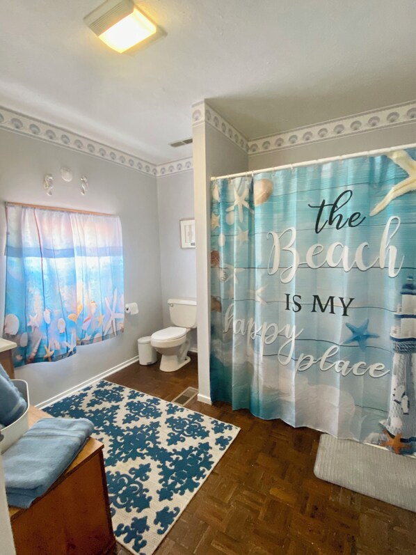 Towels, soap - Beautiful 2-bedroom 2-bath bungalow in OCEAN LAKES - Myrtle Beach, SC (Myrtle Beach)