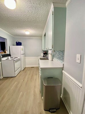 Unclassified image, 4 of 20, button