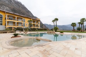 Pool - Elegant Lake View Apartment with Pool (Lavena Ponte Tresa)