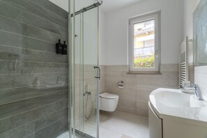 Bathroom - Elegant Lake View Apartment with Pool (Lavena Ponte Tresa)