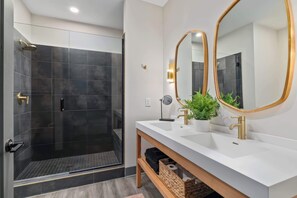 House, Accessible | 3 bedrooms, Internet - The Penthouse - 3BR Rooftop - Downtown Nashville (Nashville)