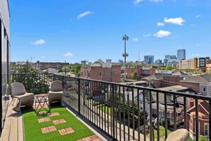 House, Accessible | 3 bedrooms, Internet - The Penthouse - 3BR Rooftop - Downtown Nashville (Nashville)