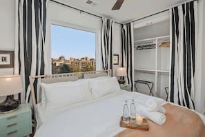 House - Luxury Retreat - Double Rooftop Deck Game Room (Nashville)