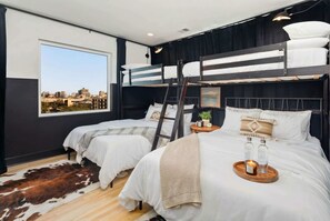 House - Luxury Retreat - Double Rooftop Deck Game Room (Nashville)