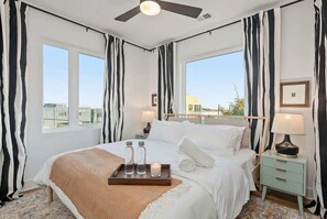 House - Luxury Retreat - Double Rooftop Deck Game Room (Nashville)