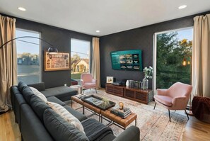 4 bedrooms, Internet - Luxury Retreat - Double Rooftop Deck Game Room (Nashville)