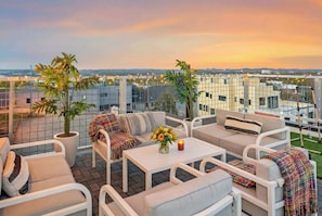 House - Luxury Retreat - Double Rooftop Deck Game Room (Nashville)