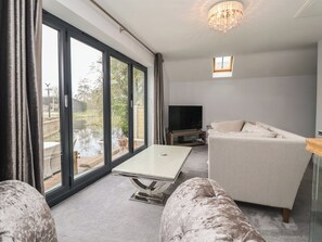 Living area - Mill Race Cottage (Driffield)