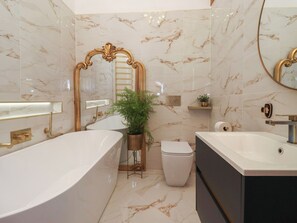 Shower, hair dryer - Mill Race Cottage (Driffield)