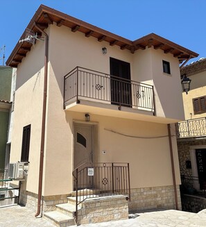 Exterior - Tourist Accommodation Rainbow "Deluxe Apartment" (Roccavivara)