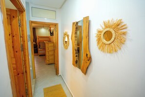 Deluxe Apartment, Garden View | Interior