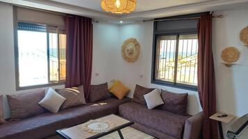 Comfort Apartment, Sea View | Living area