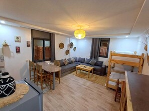 Deluxe Apartment, Garden View | Interior