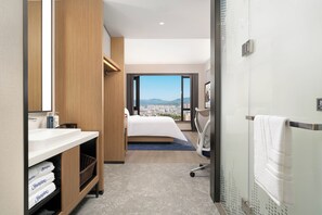 Chambre Confort double pour 1 personne, vue sur la ville | Literie de qualité, couette en duvet, articles de minibar gratuits