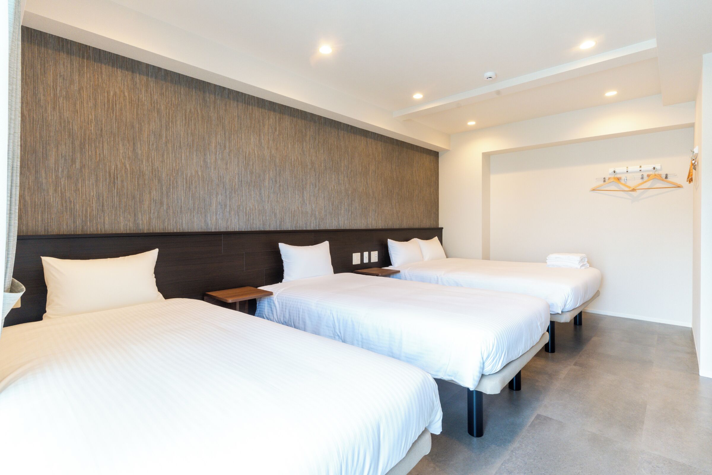 Large Triple Room, Non Smoking | Free WiFi, bed sheets