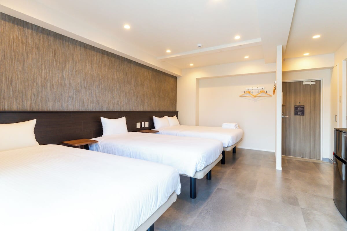 Large Triple Room, Non Smoking | Free WiFi, bed sheets