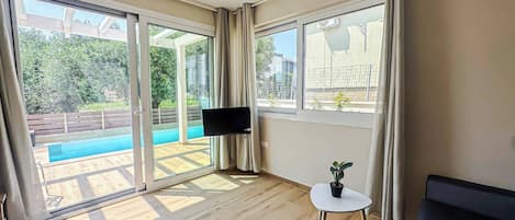 Villa, 2 Bedrooms, Smoking, Private Pool | Living area