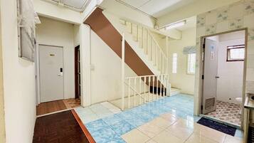 Camera singola, bagno condiviso | Interni