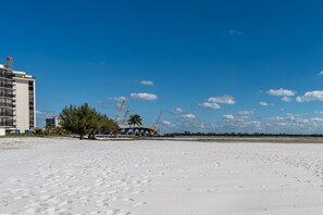Condo, 1 King Bed with Sofa bed (Carlos Pointe #425) | Beach - Carlos Pointe #425 (Fort Myers Beach)