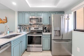 Condo, 1 King Bed with Sofa bed (Bac Bay #223) | Private kitchen - Bac Bay #223 (Fort Myers Beach)