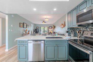 Condo, 1 King Bed with Sofa bed (Bac Bay #223) | Private kitchen - Bac Bay #223 (Fort Myers Beach)