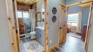 Bathroom - New two-story tranquil lakeview home on Wallowa Lake. Pet-friendly with new appliances, modern furniture, and stunning views. Perfect getaway! (Joseph)
