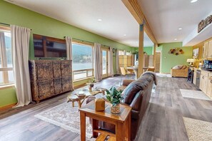 Smart TV - 20 Moraine Tranquility Lodge  (lower unit) (Joseph)