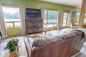 Smart TV - 20 Moraine Tranquility Lodge  (lower unit) (Joseph)