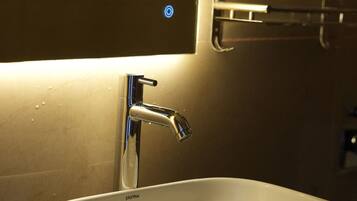 Luxury Suite, Balcony, Mountain View | Bathroom