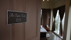 Ảnh chưa phân loại, 5 trong số 6 ảnh, nút