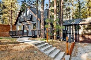 Exterior - Hot Tub Cabin w/ Game Loft, Fireplace + Deck – Near Lake & Slopes (Big Bear Lake)