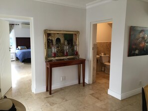 Uklassifisert bilde, 4 av 6, knapp