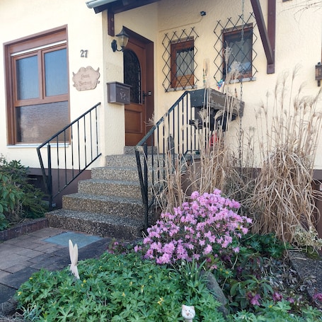 Exterior detail. Cozy vacation apartment "Haus Bertram" in Leun. in a quiet rural location.