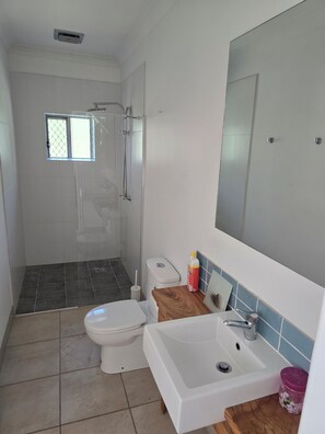 Unclassified image, 5 of 8, button - Country apartment on the south side of Brisbane (Logan Village)