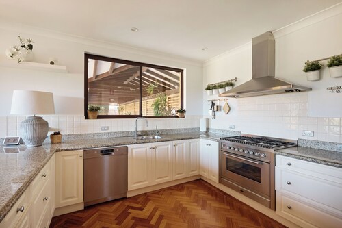 Seaforth Harbour View | Pool · 8 Guests · 10m to Manly