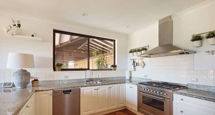 Seaforth Harbour View | Pool · 8 Guests · 10m to Manly