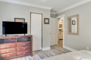 Interior - Steps to Bayshore Blvd! Snowbird Retreat w/ Pool (Tampa)