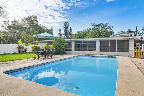 Steps To Bayshore Blvd! Snowbird Retreat W/ Pool - Tampa, FL