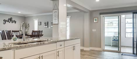 House (3 Bedrooms) | Interior