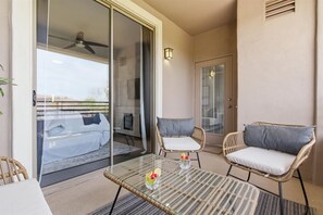 Terrace/patio - Indigo-Communal Pool, Hot Tub, Gym & Movie Theater (Scottsdale)
