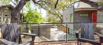 Modern Home w/ Hot Tub in Austin, Pets Welcome!